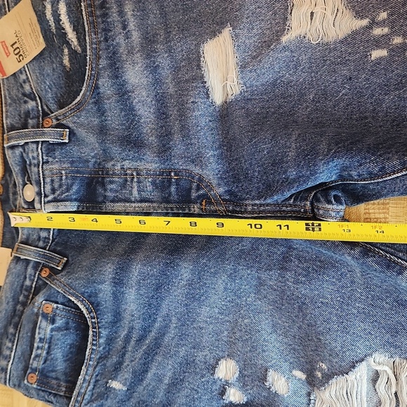 LEVI’S Women’s 501 Original Crop Distressed Denim Jeans, size 30x26 - Picture 14 of 16